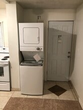 2017 Gibson Rd, Unit 2017 Gibson Road B in Everett, WA - Foto de edificio - Building Photo