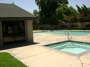 560 Pirinen Ln in Modesto, CA - Building Photo - Building Photo