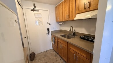 1700 Ala Moana Blvd in Honolulu, HI - Foto de edificio - Building Photo