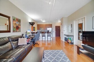 437 W Division St in Chicago, IL - Building Photo - Building Photo