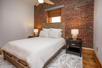 Emporium Lofts in Knoxville, TN - Foto de edificio - Interior Photo