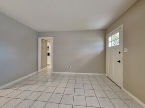 2333 Maple Leaf Dr E in Jacksonville, FL - Building Photo - Building Photo