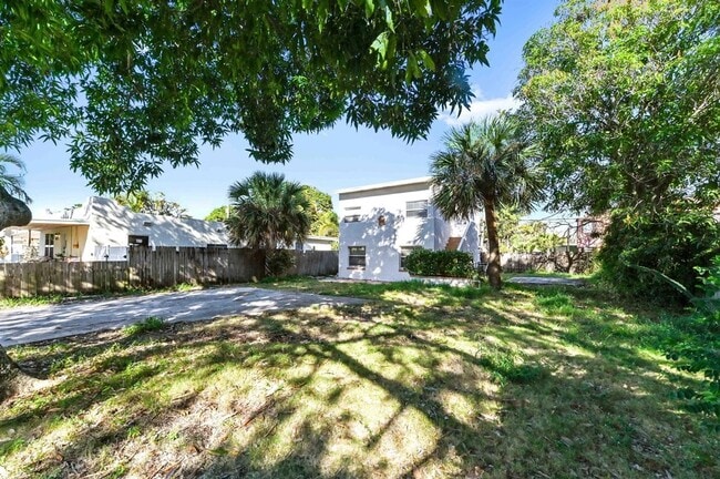 515 Putnam Rd in West Palm Beach, FL - Foto de edificio - Building Photo