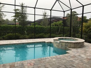 9325 Vercelli Ct in Naples, FL - Building Photo - Building Photo