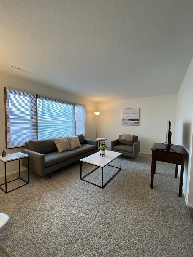 property at 1608 Hillside Dr NW