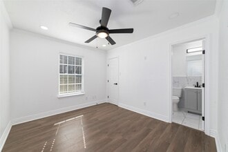 802 E 33rd St in Houston, TX - Foto de edificio - Building Photo