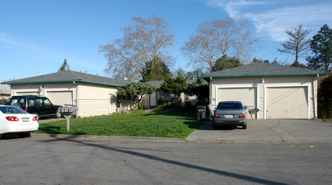 187 Barbara Dr in Santa Rosa, CA - Building Photo - Building Photo