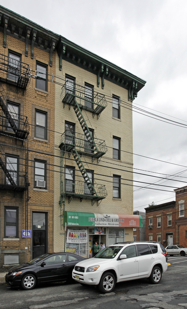 5900 Hudson Ave in West New York, NJ - Building Photo - Building Photo