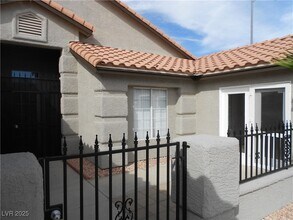 1012 Misty Glenn Ct in North Las Vegas, NV - Building Photo - Building Photo
