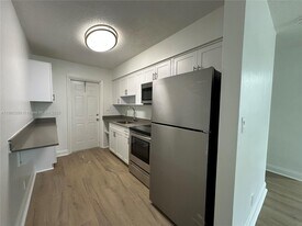 110 NE 19th Ave in Deerfield Beach, FL - Building Photo