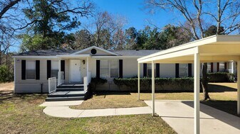 30511 Valley Oaks Dr in Magnolia, TX - Building Photo