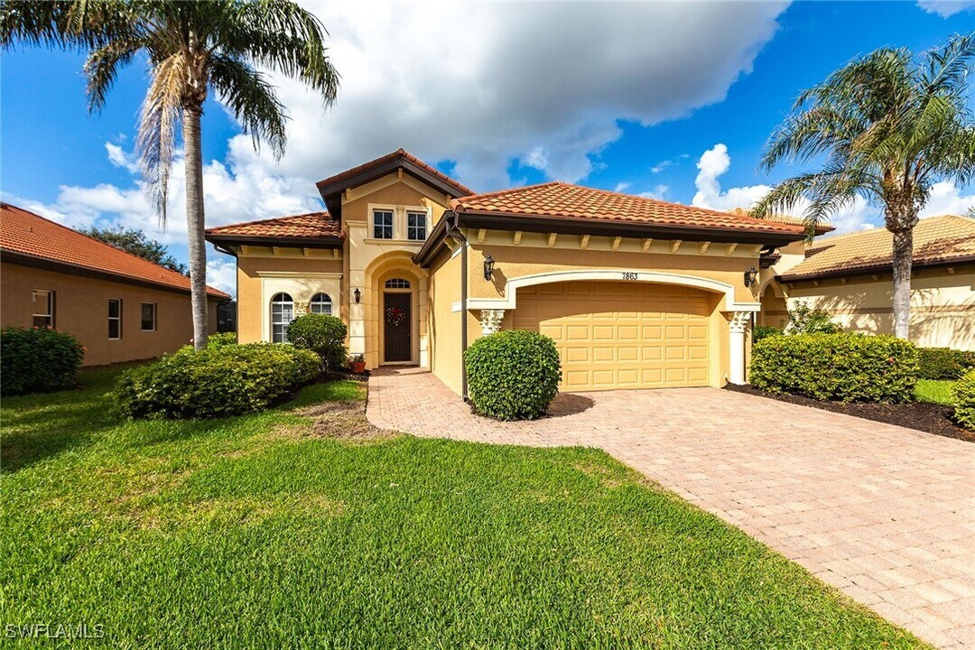 7863 Valencia Ct in Naples, FL - Building Photo