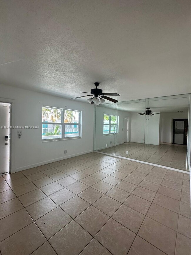 637 NE 6th Ct, Unit j in Boynton Beach, FL - Foto de edificio - Building Photo