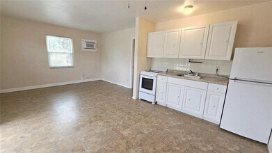 283 Cocoanut Ave in Englewood, FL - Foto de edificio - Building Photo