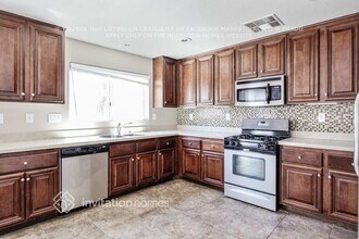 686 Point Bluff St in Henderson, NV - Building Photo - Building Photo