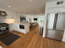 8611 Burton Way, Unit 15 in Los Angeles, CA - Building Photo