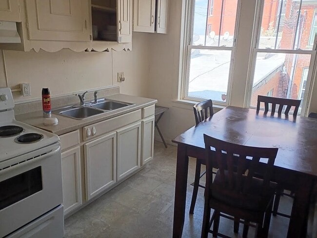 207 S Maple Ave in Martinsburg, WV - Building Photo - Building Photo