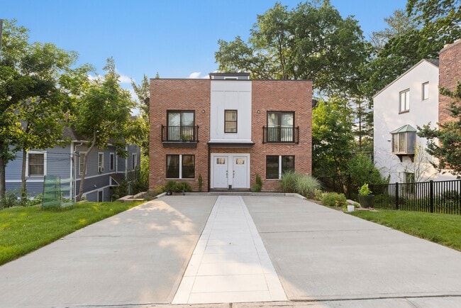 571 Hillside St, Unit 1