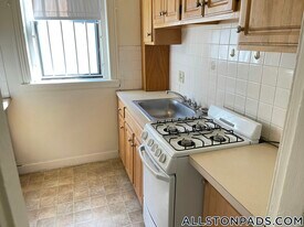 1148 Commonwealth Ave, Unit 18 in Boston, MA - Building Photo