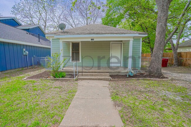 1006 S Throckmorton St in Sherman, TX - Building Photo - Building Photo