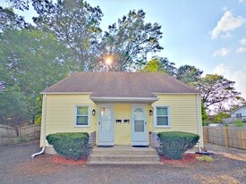 8 Howard Ct in East Hartford, CT - Building Photo