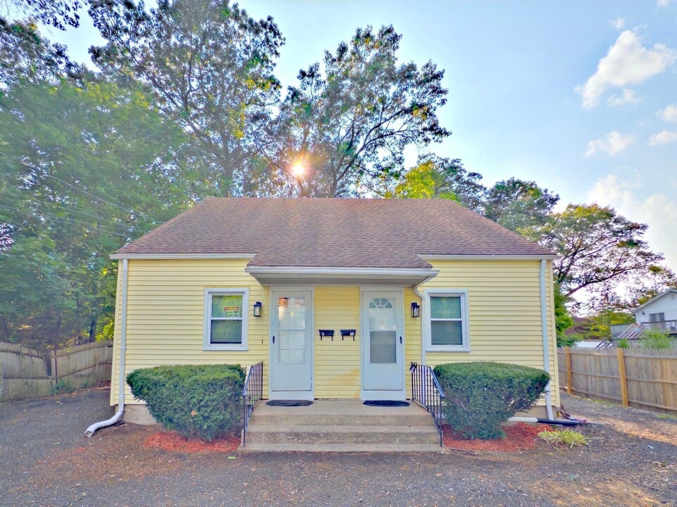 8 Howard Ct in East Hartford, CT - Building Photo
