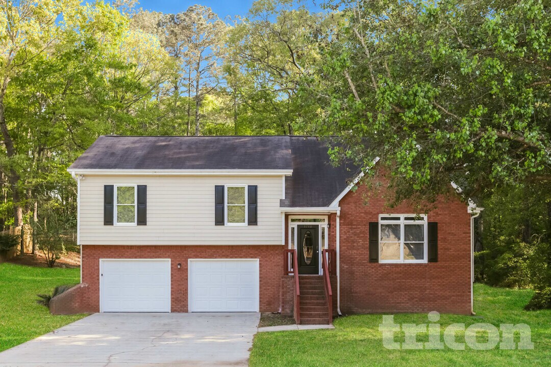 1710 Hidden Shoals Dr SE in Conyers, GA - Foto de edificio