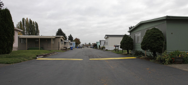 Lone Pine Mobile Home Park in Vancouver, WA - Building Photo - Building Photo