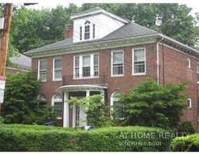 47 Algonquin Rd, Unit 1 in Chestnut Hill, MA - Foto de edificio - Building Photo