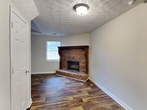 102 Shannon Chase Dr in Fairburn, GA - Building Photo - Building Photo