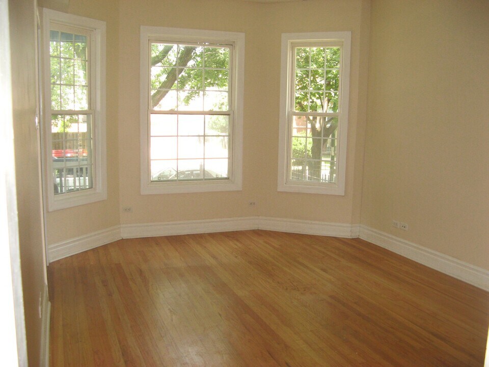 3849 W School St, Unit 1 in Chicago, IL - Building Photo