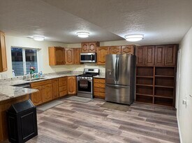 422 E 200 N in Pleasant Grove, UT - Building Photo