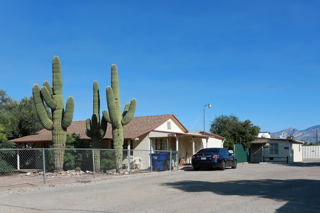 5761 E 24th St in Tucson, AZ - Foto de edificio - Building Photo