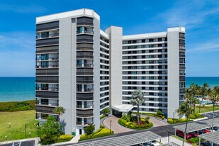 Island Dunes Oceanside II in Jensen Beach, FL - Building Photo
