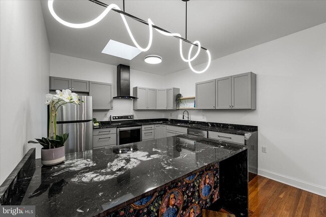 property at 40 E Piccadilly St