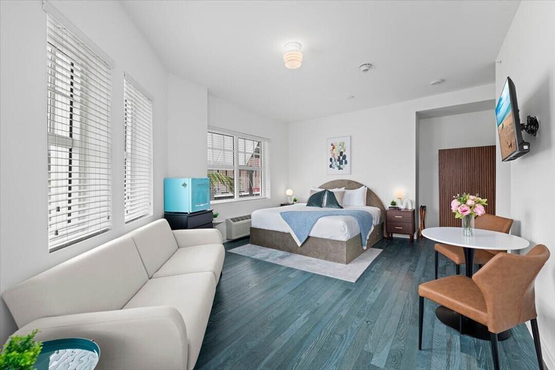 1201 17th St in Miami Beach, FL - Building Photo