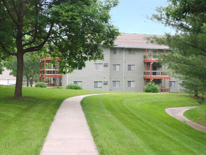 Rosemont Place in Des Moines, IA - Foto de edificio - Building Photo