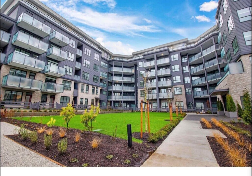 15733 85 Av in Surrey, BC - Building Photo