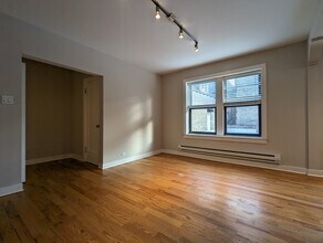 2430 N Kedzie Blvd, Unit 109 in Chicago, IL - Foto de edificio - Building Photo