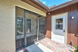 150 Round Key Cir in Naples, FL - Foto de edificio - Building Photo