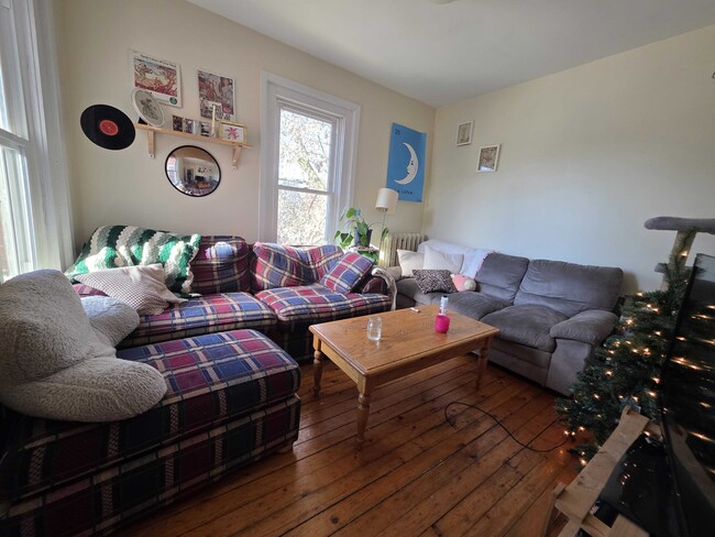 493 Johnson St in Kingston, ON - Building Photo - Building Photo