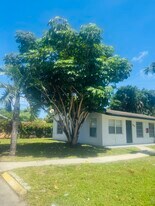 4654 Schall Rd in West Palm Beach, FL - Building Photo
