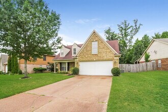 1401 Carlton Ridge Dr in Cordova, TN - Foto de edificio - Building Photo