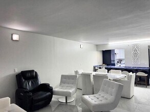 7770 Tahiti Ln, Unit 2020 in Greenacres, FL - Foto de edificio - Building Photo