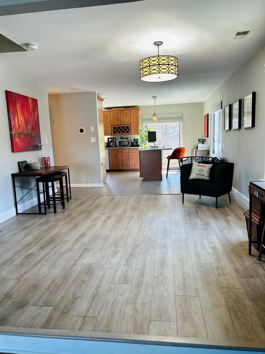 104 Sandpiper Ky in Secaucus, NJ - Building Photo