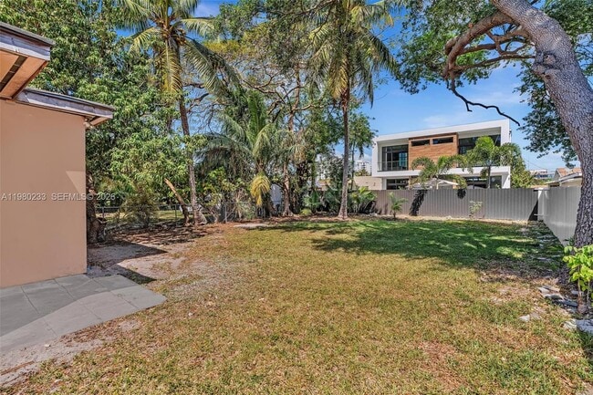 2835 SW 24th St in Miami, FL - Building Photo - Building Photo