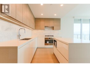 2108-2108 Gilmore Ave in Burnaby, BC - Building Photo - Building Photo