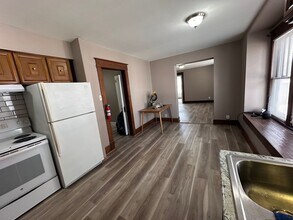 109 E Stewart Rd in Columbia, MO - Foto de edificio - Building Photo