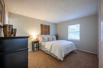 The Apartments at Oak Creek in Clearwater, FL - Foto de edificio - Interior Photo