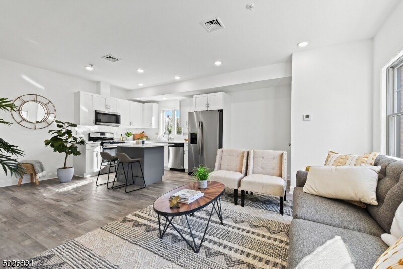 73 4th Ave-Unit -1B in Newark, NJ - Building Photo